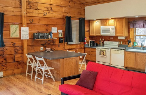Stanley Cabin | Relaxing Log Cottage with Hot Tub & Fireplace for Couples
