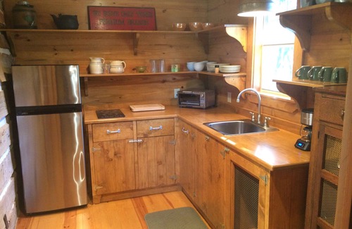 La Grange Cabin | Cozy Log Cabin Retreat for Two in La Grange, TX