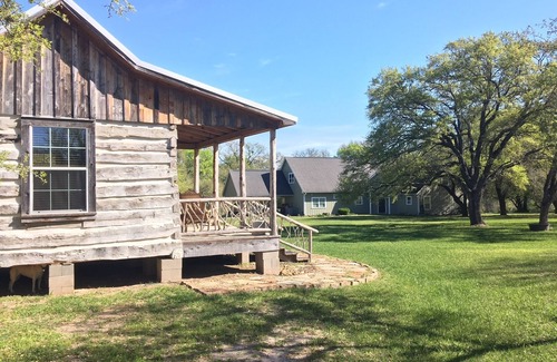 La Grange Cabin | Cozy Log Cabin Retreat for Two in La Grange, TX