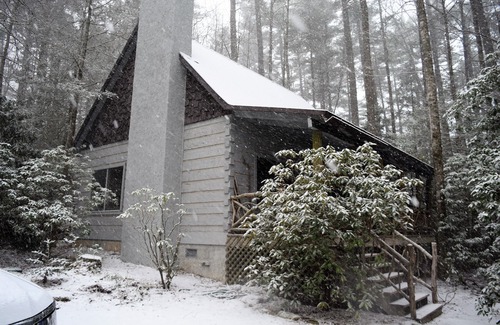 Cashiers Cabin | Cozy Log Cabin Retreat in Cashiers - Pet Friendly Haven