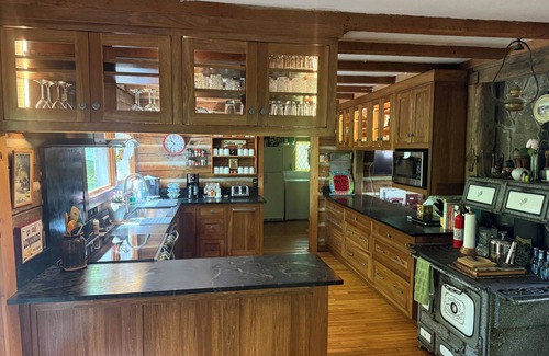 Sewanee Cabin | Idyllic Log Cabin Retreat Steps from the University of the South