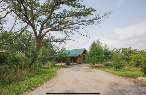 Hazel Green Cabin | Tranquil Log Cabin Retreat with Hot Tub & Pet-Friendly Perks