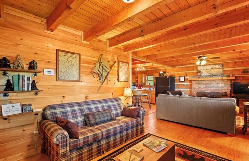 Lansing Cabin | Cozy Log Cabin with Hot Tub and Fireplace Near West Jefferson