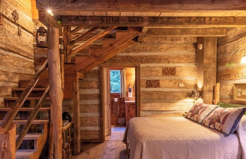 Brenham Cabin | Secluded Log Cabin with Hot Tub at Scenic Hill Retreat