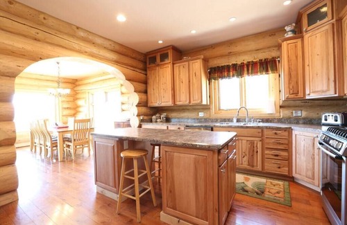 Granby House | Tranquil Log Home with Scenic Views & Delicious Breakfast