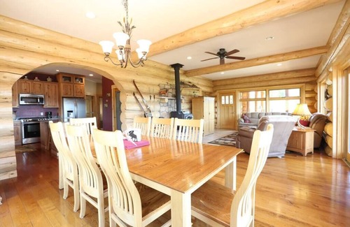 Granby House | Tranquil Log Home with Scenic Views & Delicious Breakfast