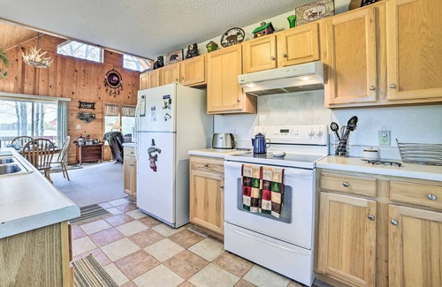 Hawks Cottage | Exclusive Lost Lake Cottage with Loft & Amazing Amenities