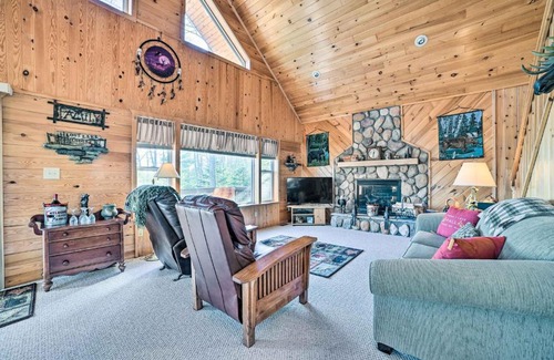 Hawks House | Tranquil Lost Lake Cottage with Family-Friendly Features