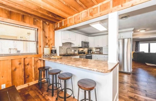 Bethelridge Cabin | Exquisite Secluded Cabin with Hot Tub and Lake Views