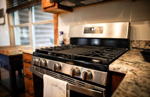 Belton Cabin | Peaceful Log Cabin Retreat with Game Room & Family-Friendly Amenities