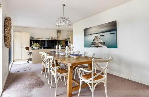 Somers House | Exclusive Retreat at Tower Hill with Family-Friendly Amenities
