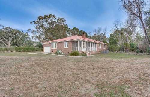 Mount Pleasant House | Cozy Mount Pleasant Retreat - 6 Mi to Beaches & Hot Tub!