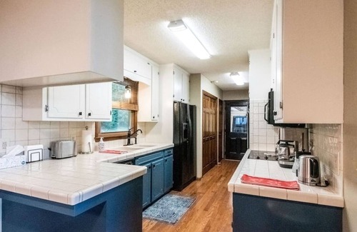 Moravian Falls Cabin | Cozy Retreat Mountain Cabin Perfect for Family Getaways