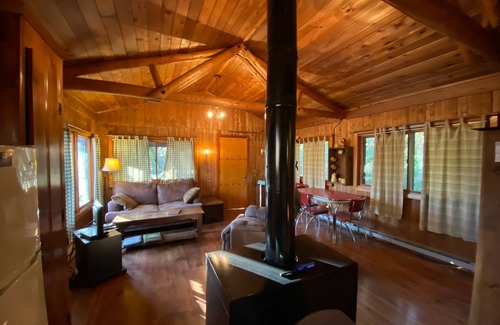 Syria Cabin | Relaxing Mountain Cabin Retreat with Lakefront Views