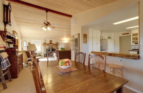 North Fork House | Cozy Mountain Hideaway with Spa & Breakfast Near Bass Lake