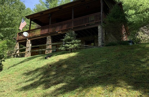 Lansing House | Idyllic Mountain Retreat with Fire Pit & Family-Friendly Perks