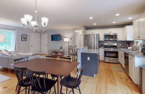Sunderland House | Secluded mountain retreat with fast WiFi, central AC, washer/dryer, & a firepit
