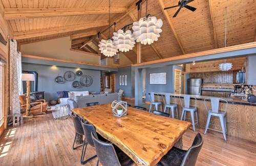 Cotopaxi Cabin | Idyllic Mountain Retreat with Spa and Scenic Views