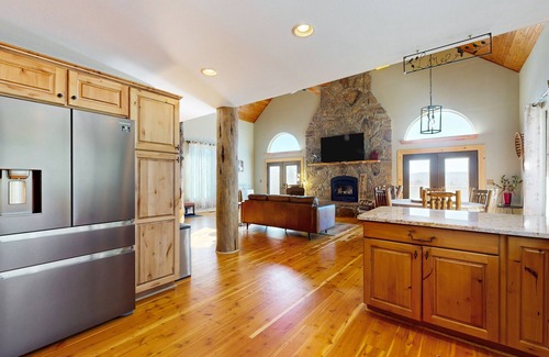 Florissant House | Secluded Mountain View Retreat with Hot Tub & Chef's Kitchen