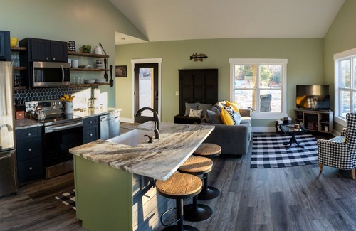 Dahlonega House | Idyllic Mountain Retreat with Hot Tub & Nearby Wineries