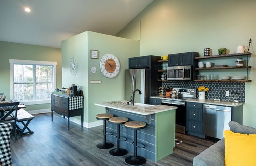 Dahlonega House | Idyllic Mountain Retreat with Hot Tub & Nearby Wineries