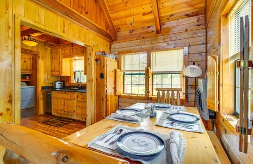 Oakland Cabin | Cozy Oakland Cabin with Private Yard and Spa Amenities