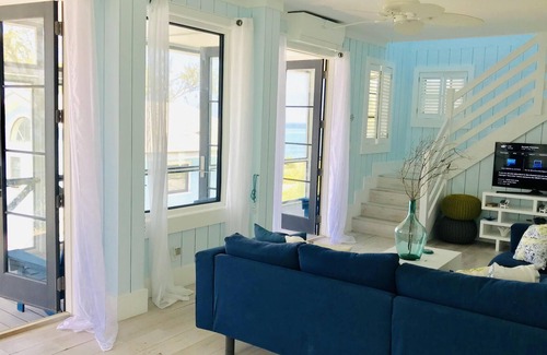Rainbow Bay Cottage | Elegant Ocean View Hideaway - Guest Rated 9.8/10