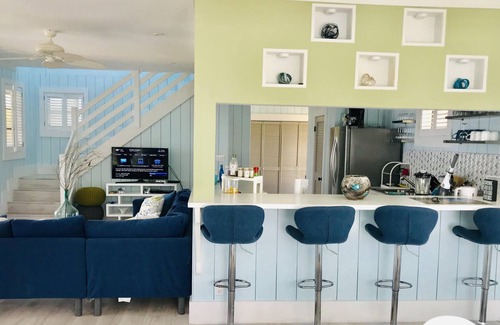Rainbow Bay Cottage | Elegant Ocean View Hideaway - Guest Rated 9.8/10
