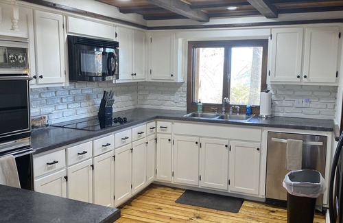 Cassville House | Renovated Retreat: Secluded 6 Acres with Beautiful Views
