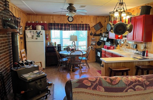 Vesta Cottage | Scenic One Bedroom Cottage with Ocean View & Breakfast
