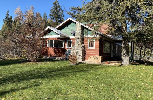 Fortine Cabin | Idyllic Rocky Mountain Log Cabin with Lake & Ocean Views