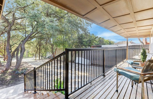 Austin House | Tranquil Cottage Near Downtown Austin and Lake Activities