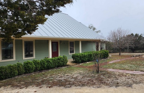 Comfort House | Pet-Friendly Retreat Amidst Scenic Hill Country Bliss
