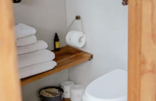 Flinders Lakes House | Secluded & Pet Friendly Cabin Deep in Nature - Cybele