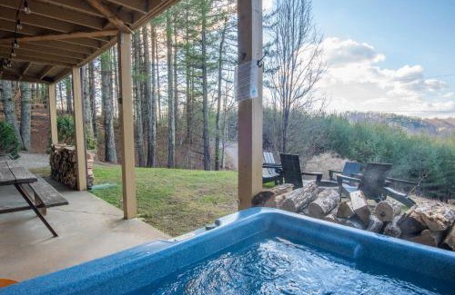 Crumpler House | Secluded & Private Retreat- Hot Tub, Fire Pit, Near New River State Park