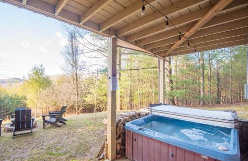 Crumpler House | Secluded & Private Retreat- Hot Tub, Fire Pit, Near New River State Park