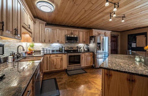 Ste Genevieve House | Private Cabin Retreat with Pool, Hot Tub & Fireplace