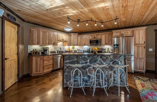 Ste Genevieve House | Private Cabin Retreat with Pool, Hot Tub & Fireplace