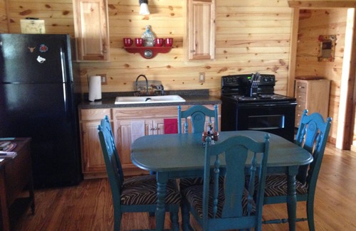Utopia Cabin | Idyllic Cabin Retreat on 1,000 Acre Ranch Near Garner