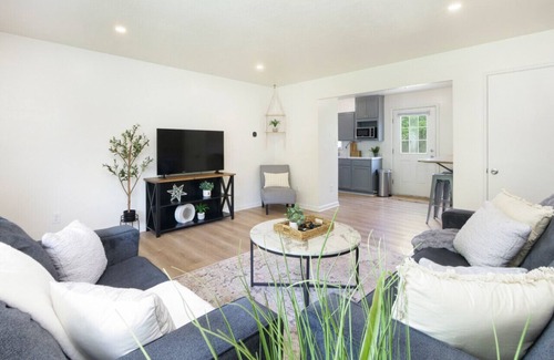 Parma Heights Apartment | Renovated Retreat with Hot Tub and Spa - Guest Rated 10/10!