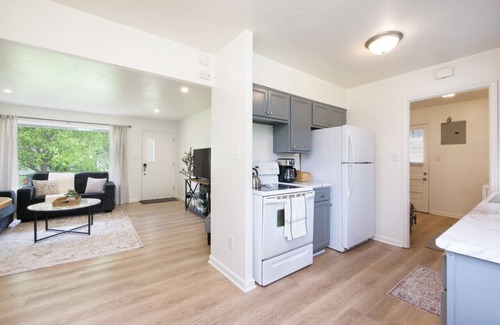 Parma Heights Apartment | Renovated Retreat with Hot Tub and Spa - Guest Rated 10/10!