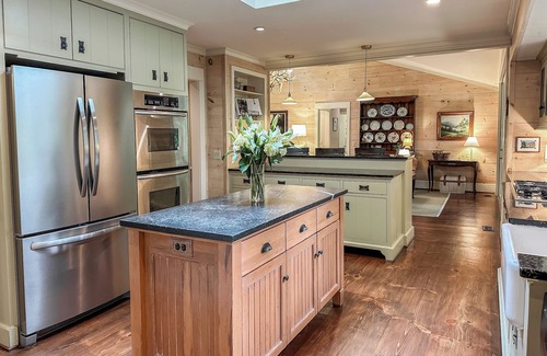 Highlands Hills House | Charming Getaway: Chef's Kitchen, Pool & 9.8/10 Rating