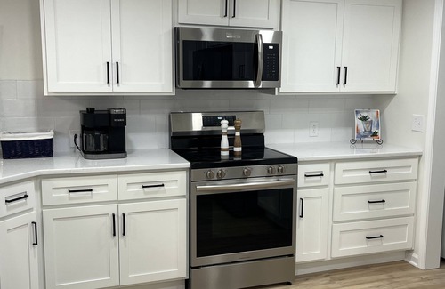 Frankfort House | Tranquil Getaway at Whiskey Woods in Scenic Frankfort