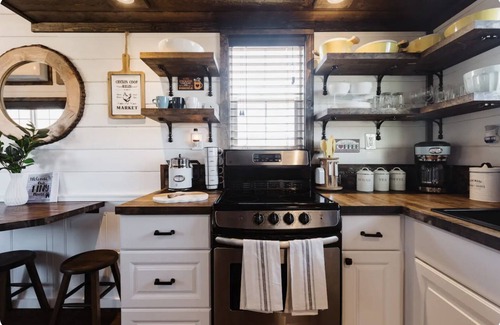 Livermore House | Idyllic Tiny House Retreat on a 100-Acre Ranch