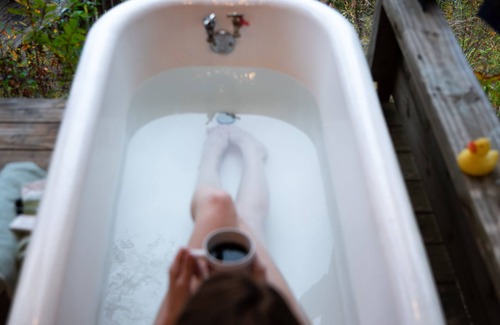 Caddo Gap Cabin | Riverfront Cabin Retreat with Outdoor Bathhouse & Kayaks