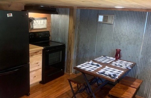 Murfreesboro Cabin | Tranquil Riverfront Getaway with Kitchen and Family-Friendly Vibe