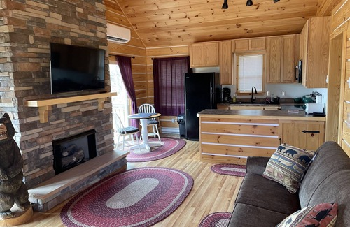 Smith River Cabin | Ideal Getaway near Fairy Stone State Park with Pool Access