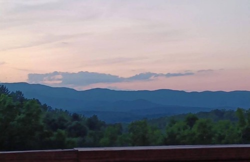 Smith River Cabin | Ideal Getaway near Fairy Stone State Park with Pool Access