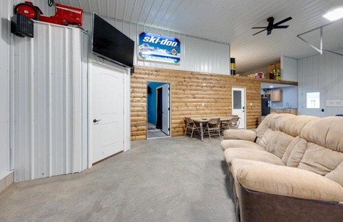 Rowley House | Relaxing Rowley Retreat by Wapsipinicon River