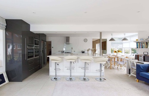 Birdham House | Serene Rural Escape Near the Beach with Family-Friendly Amenities